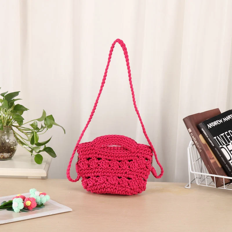 Handgefertigte Umhängetasche mit einzigartigem Strickdesign Skanto