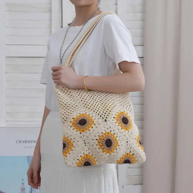 Handgefertigte Jutetasche mit buntem Blumenmuster Skanto