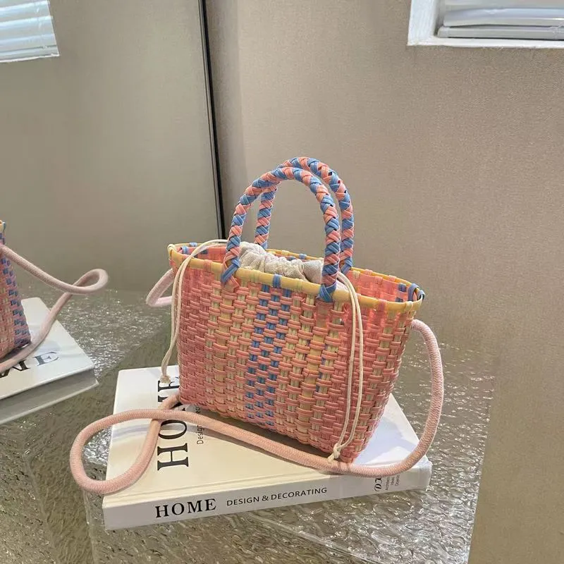 Verspielte Handtasche aus gewebten Materialien Skanto