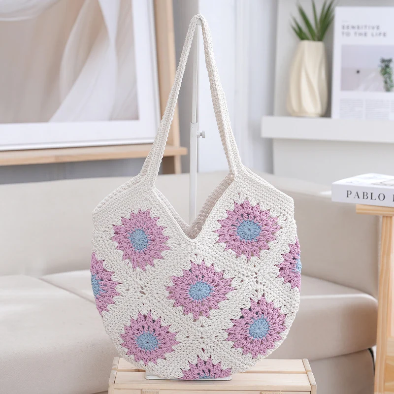 Gehäkelte Tasche mit Blumenmustern Skanto