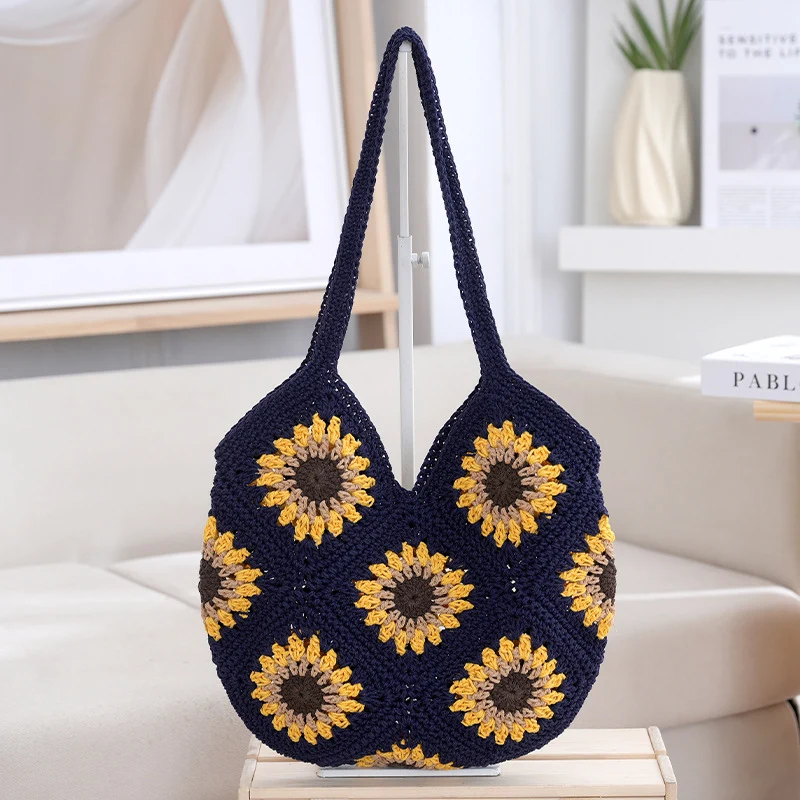 Gehäkelte Tasche mit Blumenmustern Skanto