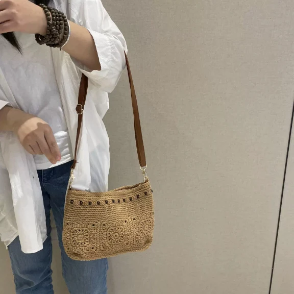 Moderne Umhängetasche mit Stickerei Skanto