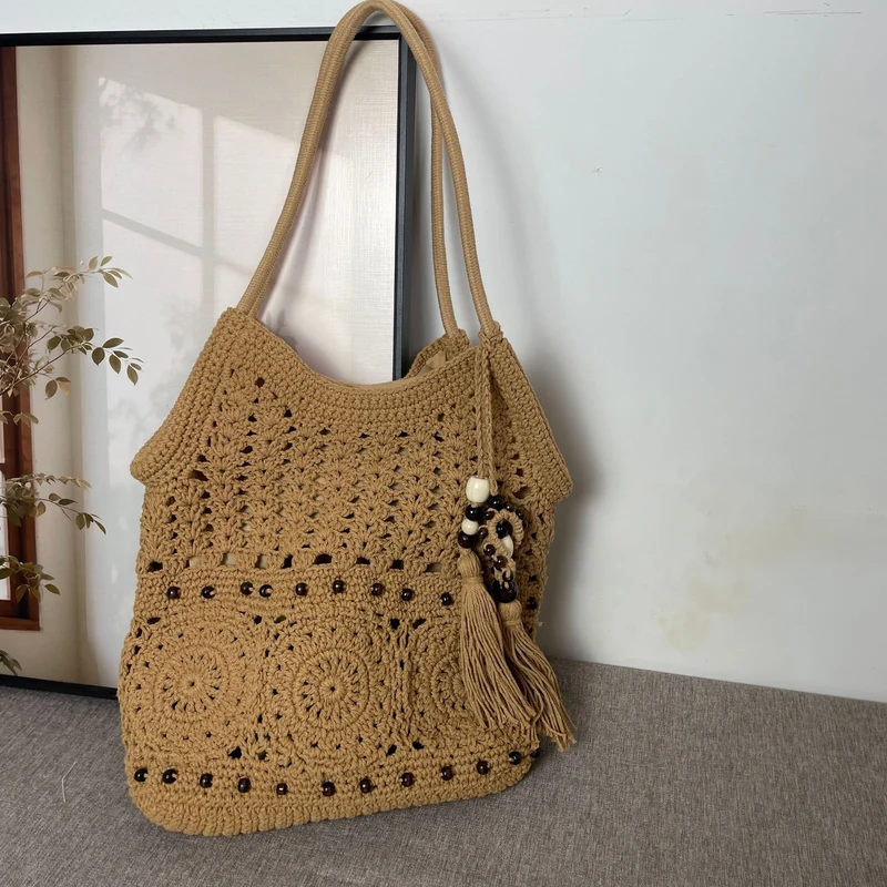 Moderne Makramee-Tasche mit detaillierten Perlenverzierungen Skanto