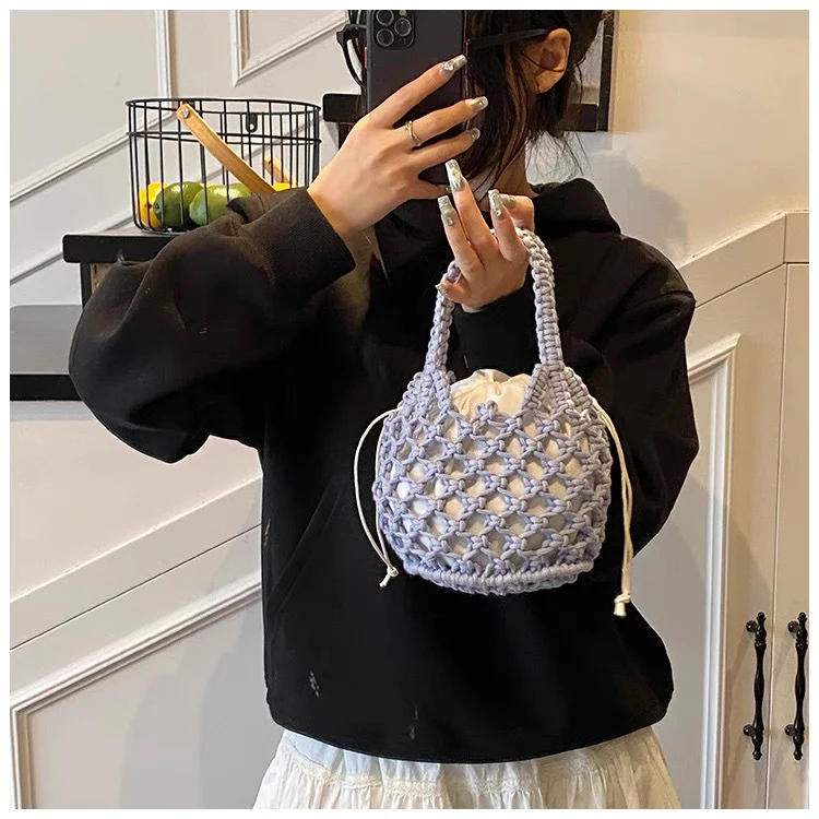 Moderne Handtasche aus gewebtem Material Skanto