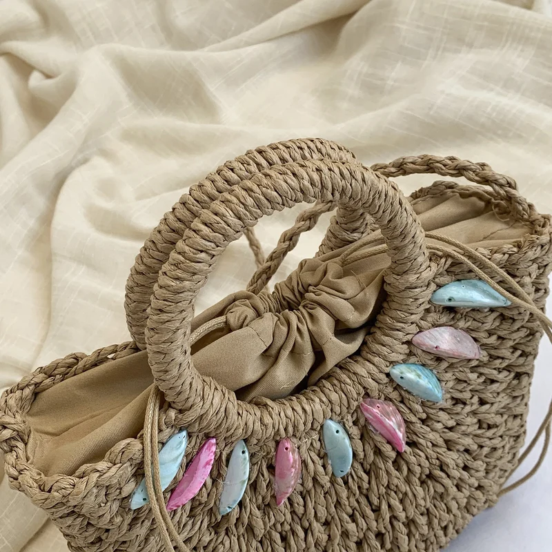 Moderne Strohtasche mit Perlenverzierung Skanto