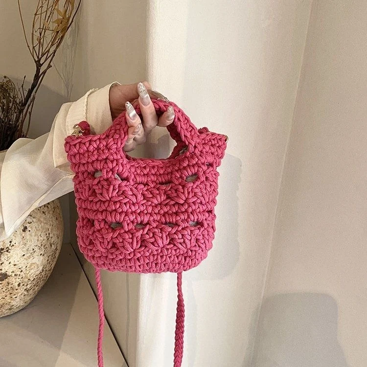 Handgeknüpfte Tasche mit geflochtener Textur Skanto