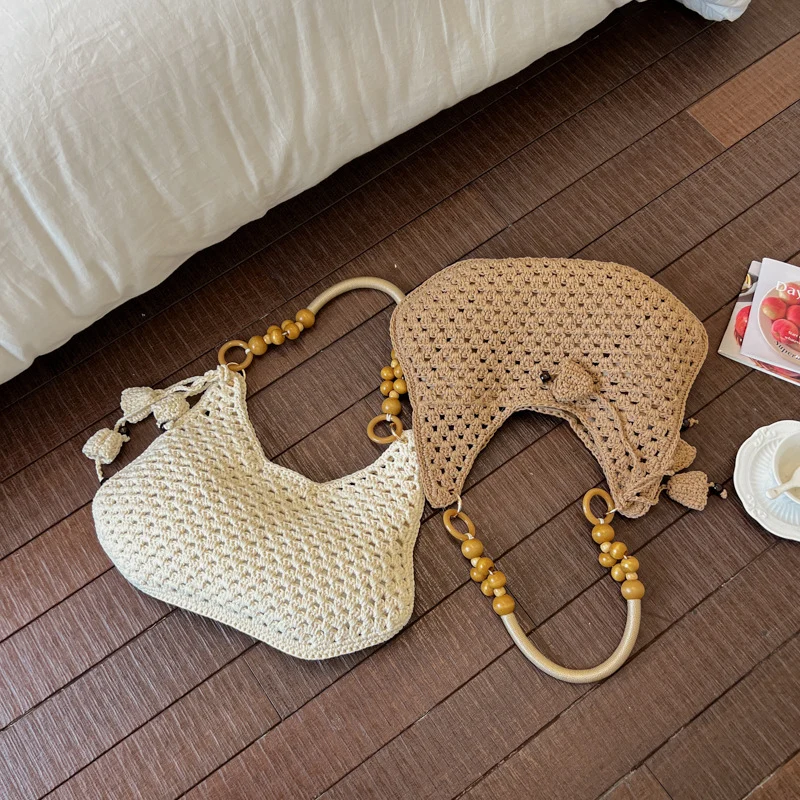 Handgemachte Häkeltasche mit bunten Quasten Skanto