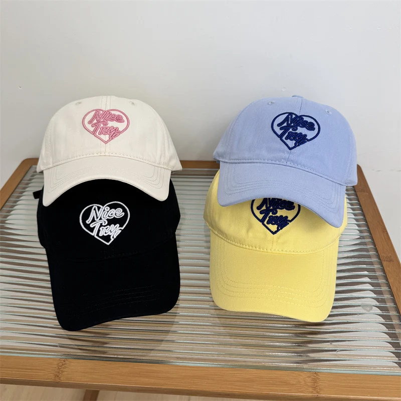 Bestickte Baseballkappe mit Herzdetail Skanto