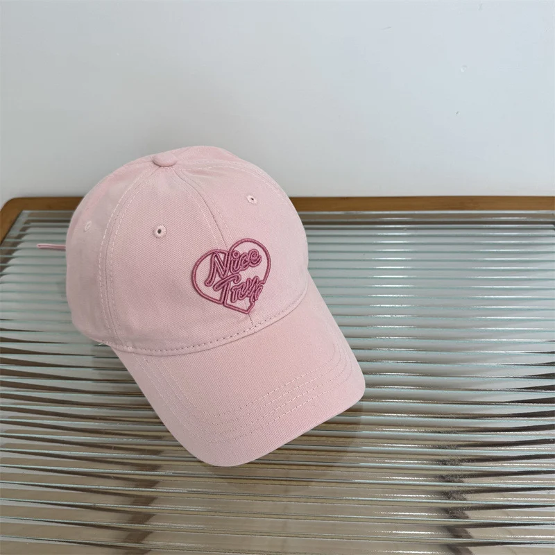 Bestickte Baseballkappe mit Herzdetail Skanto