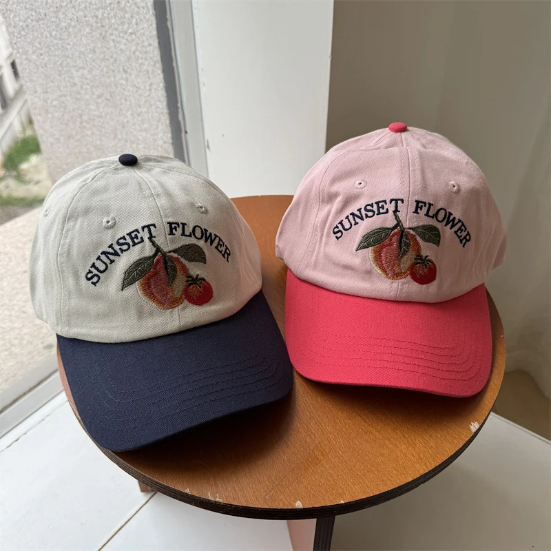 Bestickte Baseballkappe mit Fruchtmotiv für Damen Skanto