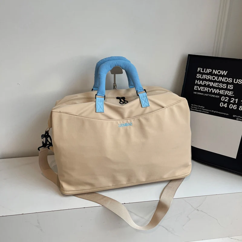 Elegante und geräumige Damen Sport- und Reisetasche Skanto