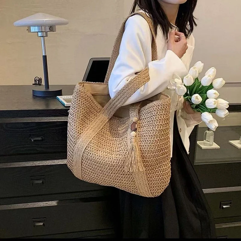 Natur gewebte Handtasche mit dekorativem Quastendetail Skanto
