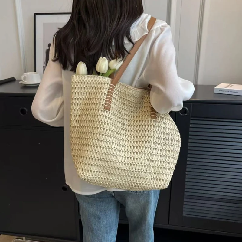Handtasche aus gewebtem Naturmaterial mit Ledergriffen Skanto