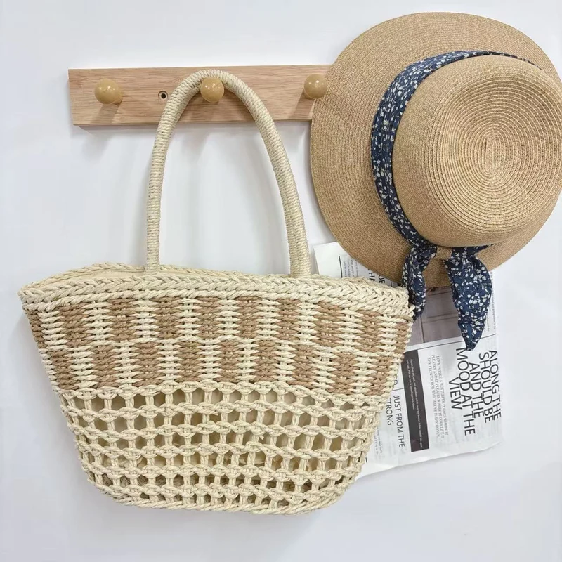 Geflochtene Strandtasche mit luftiger Netzstruktur Skanto
