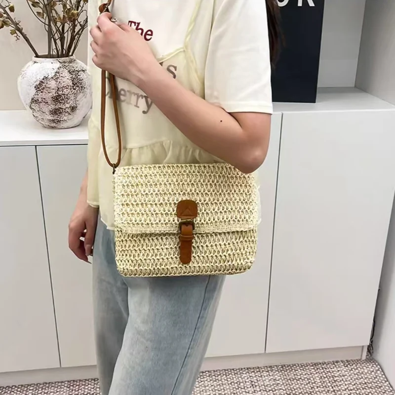Handtasche aus geflochtenem Naturmaterial mit Lederdetails Skanto