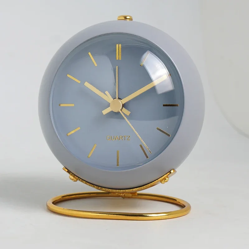 Minimalistische skandinavische Tischuhr mit leisem Quarzwerk | Skanto