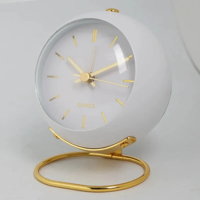 Minimalistische skandinavische Tischuhr mit leisem Quarzwerk | Skanto