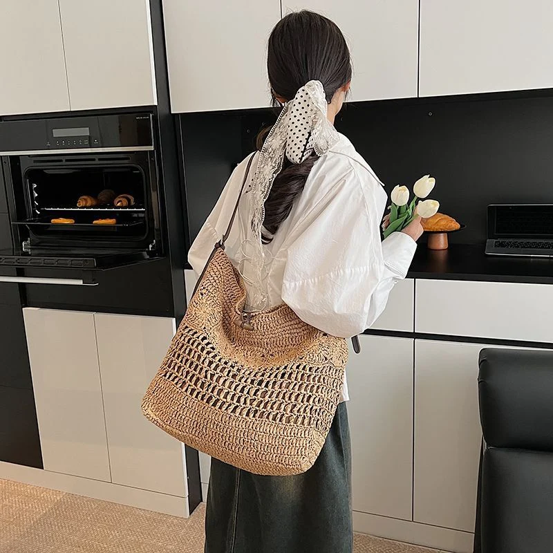 Geflochtene Handtasche mit robusten Lederriemen Skanto