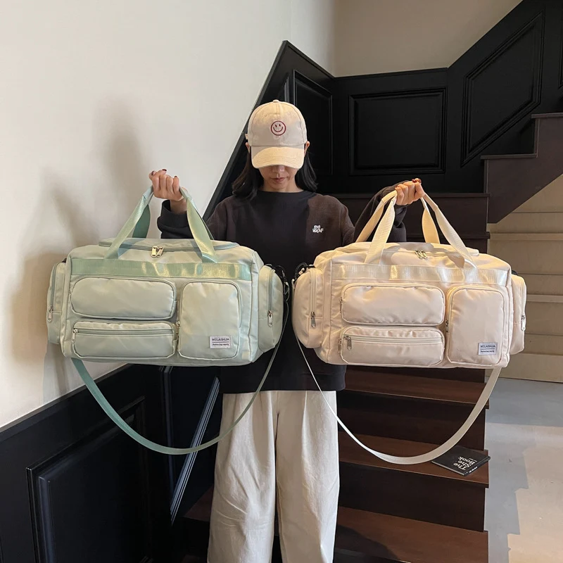 Sportliche Reisetasche für Damen mit multifunktionalen Fächern Skanto