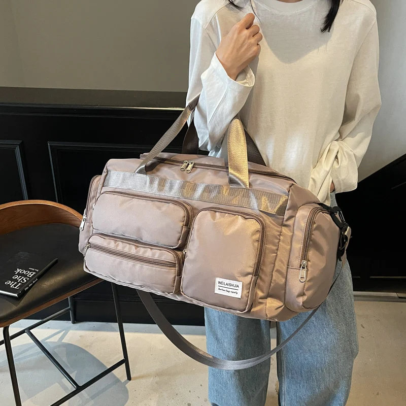 Sportliche Reisetasche für Damen mit multifunktionalen Fächern Skanto