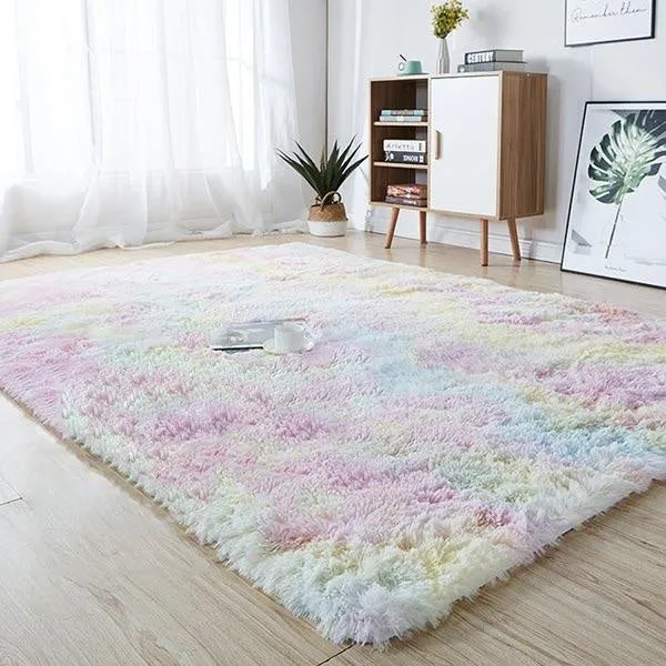Plüschiger Regenbogen-Fellteppich | Skanto