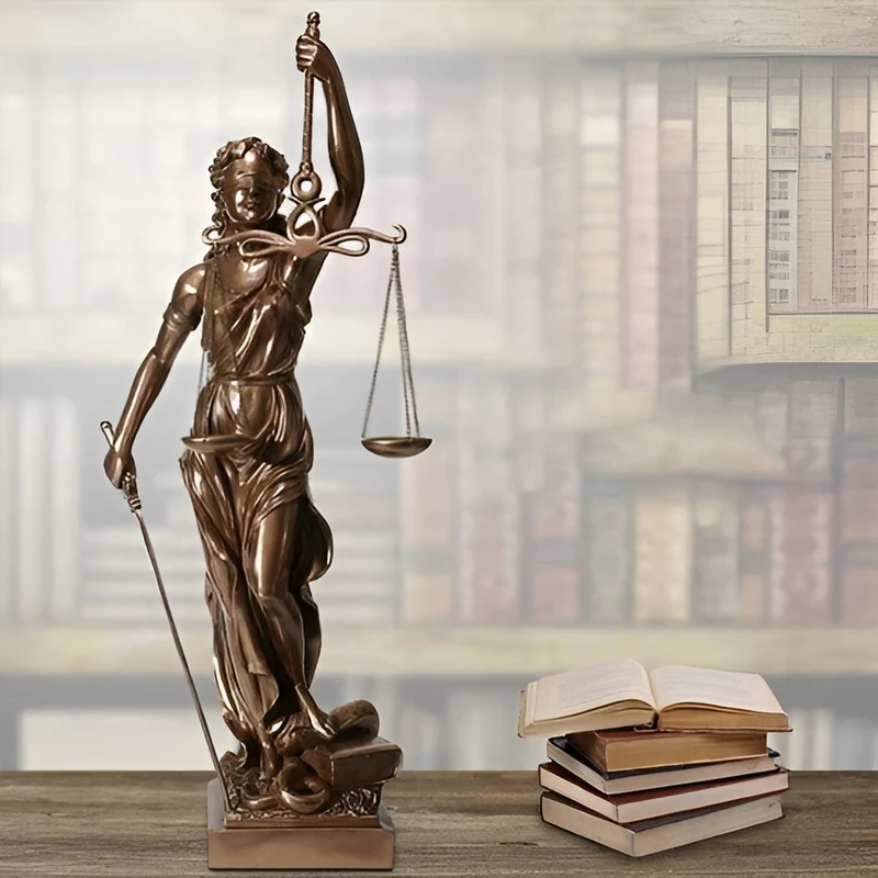 Statue der Justitia – Eine elegante dekorative Skulptur der Justitia