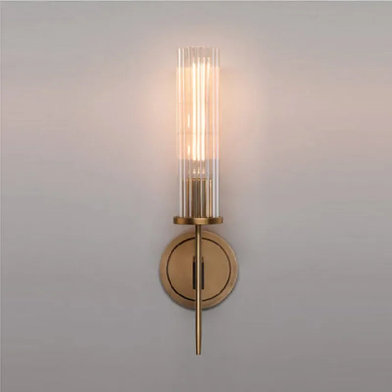 Skanto | Elegante Wandleuchte mit geripptem Glas und Messingakzent