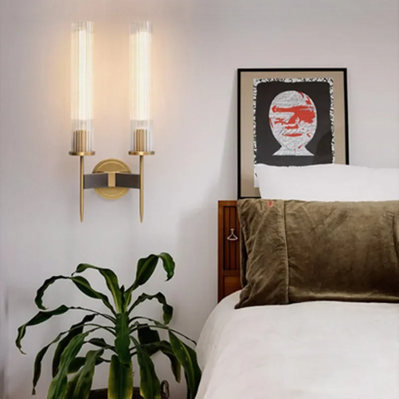 Skanto | Elegante Wandleuchte mit geripptem Glas und Messingakzent