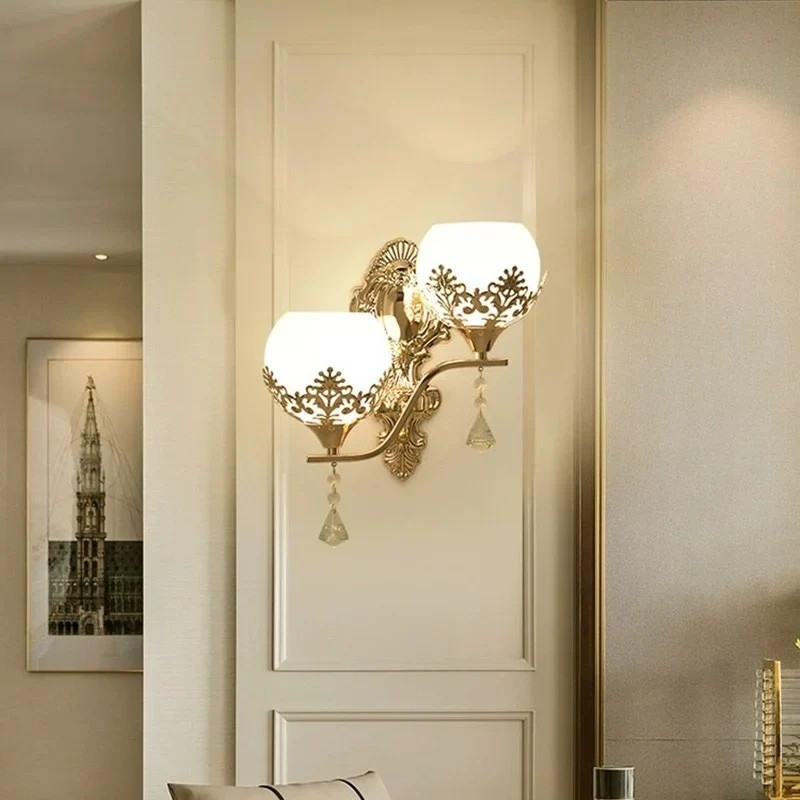 CrystalLuxe – Goldene LED-Wandleuchte für stimmungsvolle Beleuchtung Skanto