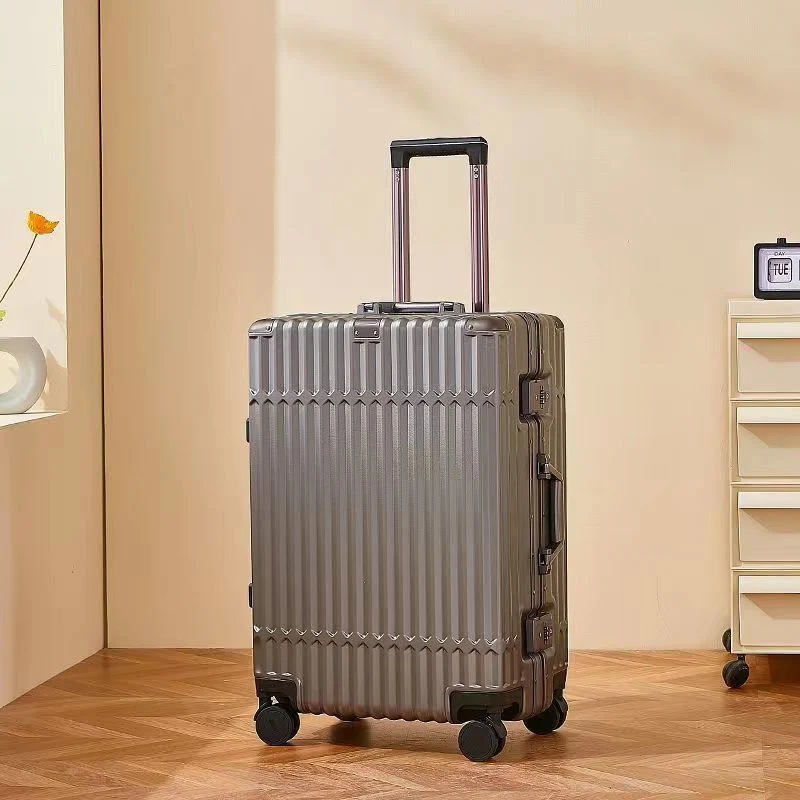 Robuster Hartschalenkoffer mit Rollen Skanto