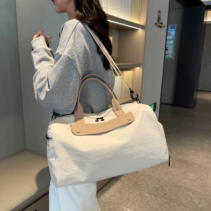 Damen Sport-Reisetasche mit verstellbarem Schultergurt und elegantem Design Skanto