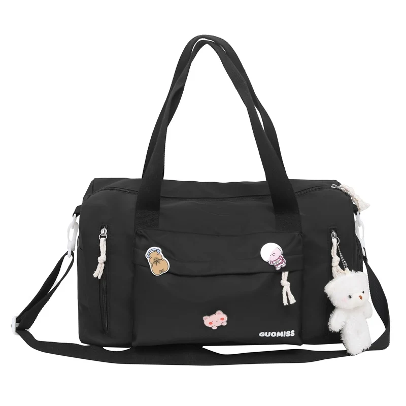 Skanto Damen Sport-Reisetasche mit verspielten Anhängern Skanto