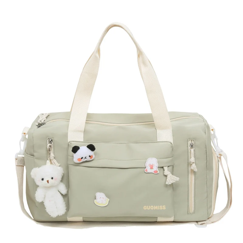 Skanto Damen Sport-Reisetasche mit verspielten Anhängern Skanto