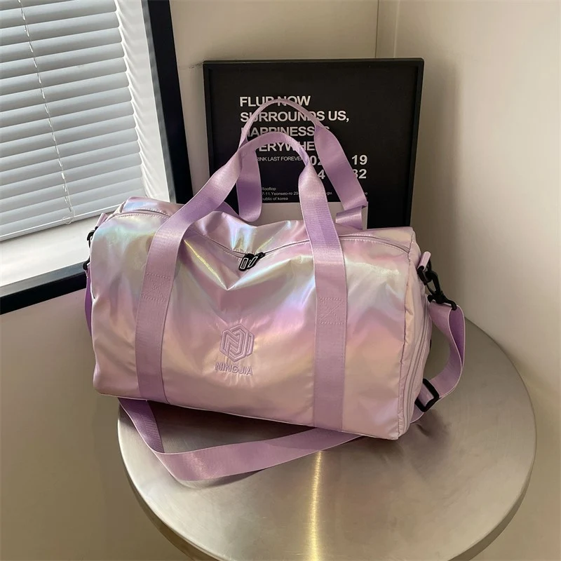 Sportliche Reisetasche für Damen mit Glitzer-Material Skanto
