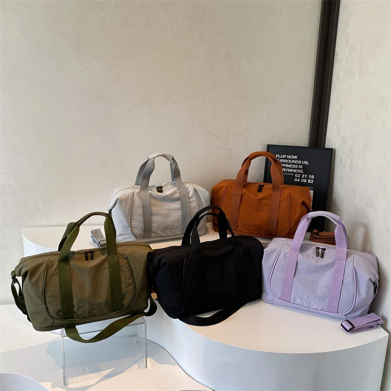 Sportliche Reisetasche für Damen mit stabilen Griffen und vielseitigen Fächern Skanto