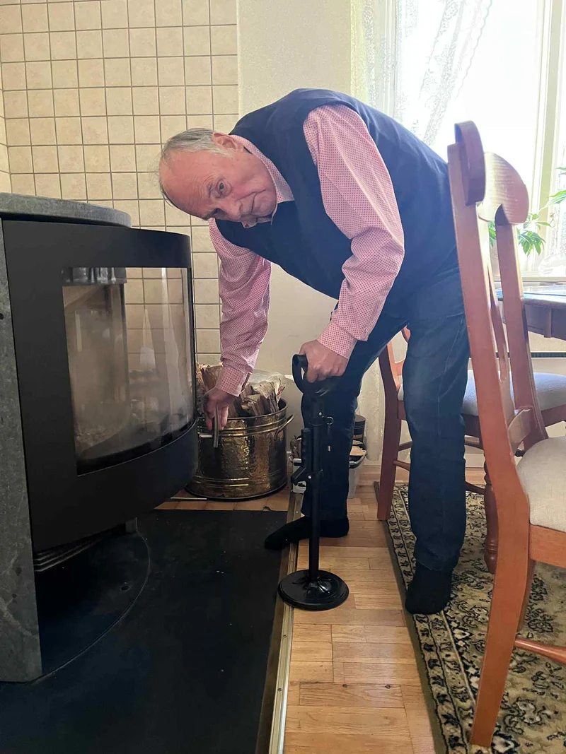 ErgiloAssist - Höjdjusterat ståhjälpmedel