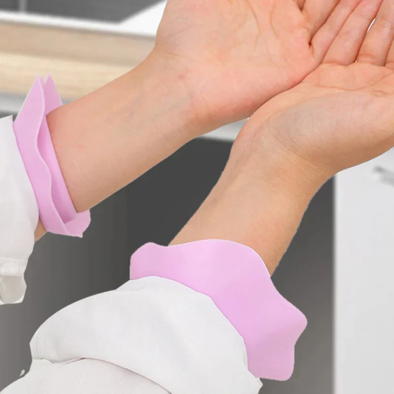 Water-Resistant Face Washing Wrist Straps